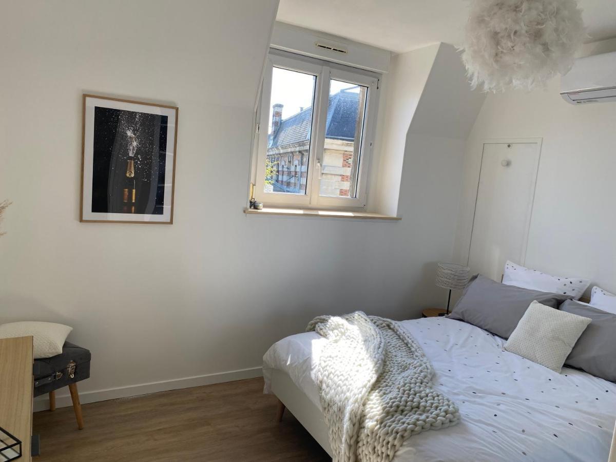 Apartamento L’ÉLÉGANT: 80m2 vue sur vignoble au Centre d’Epernay!! Exterior foto